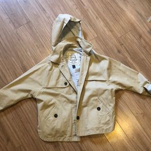 Hooded light jacket